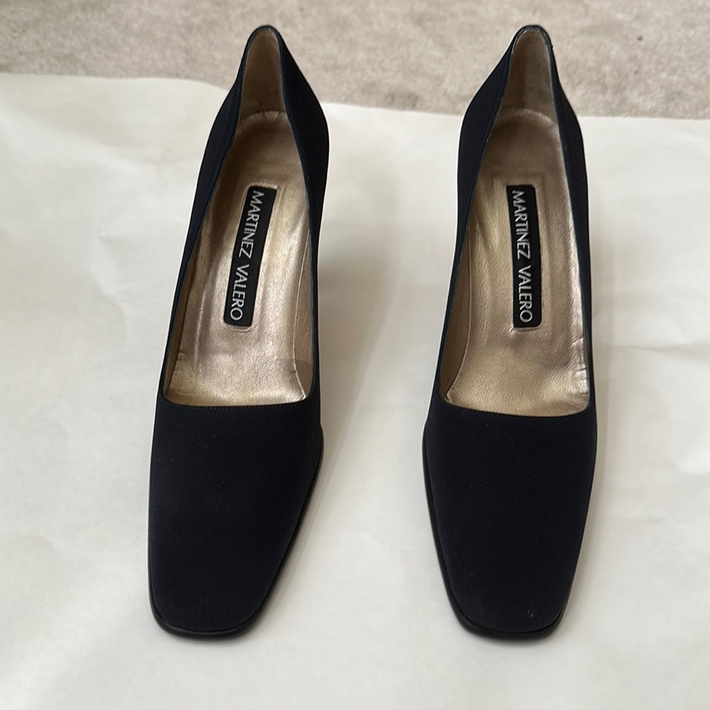 New Martinez Valero Square Toe 3.5” Heel, Size 8 AA,fabric upper, leather sole.